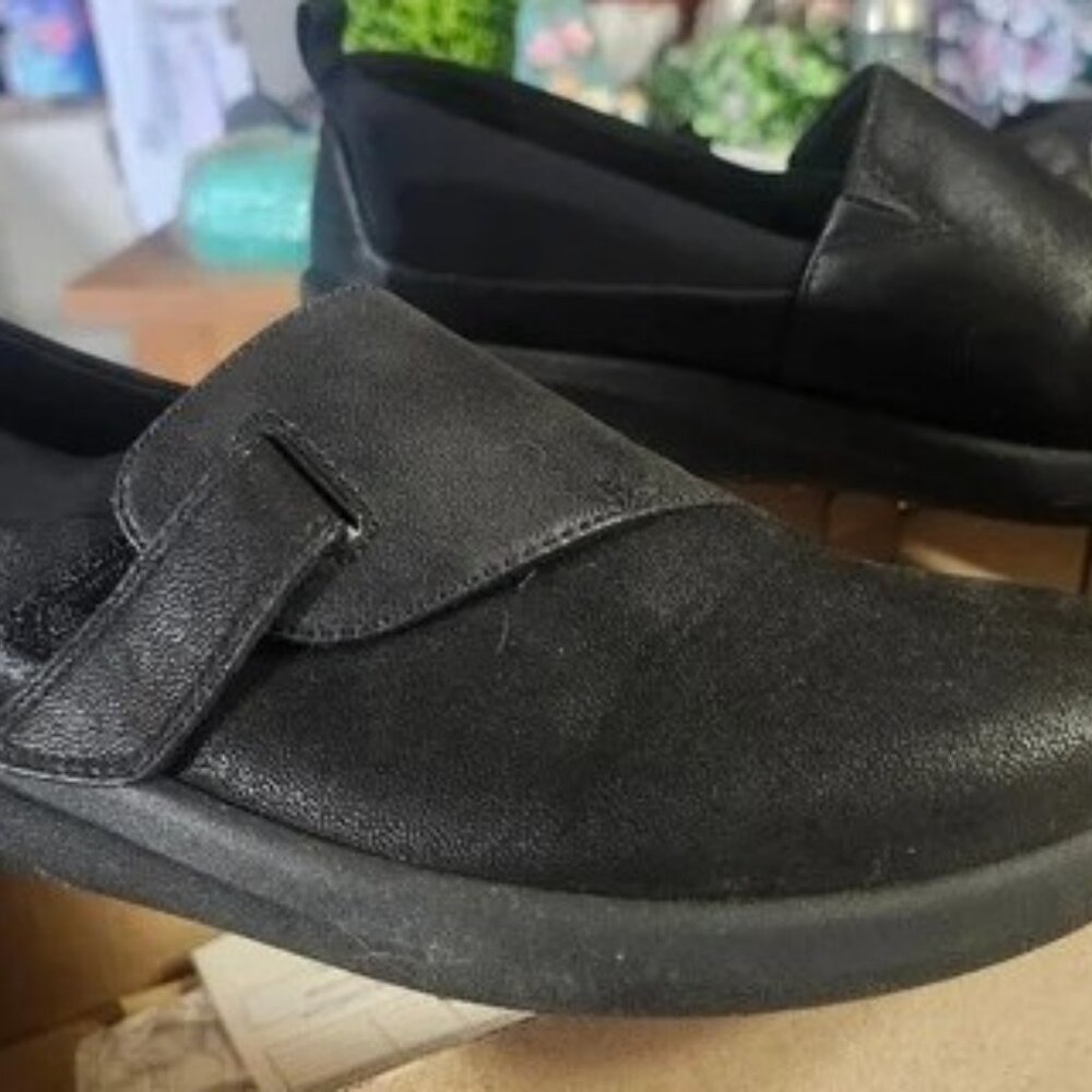 Cloud Steppers Sillian 2.0Ease Black Slip Ons, Size 9, EUC